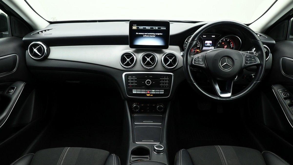 Mercedes-Benz GLA Image 14