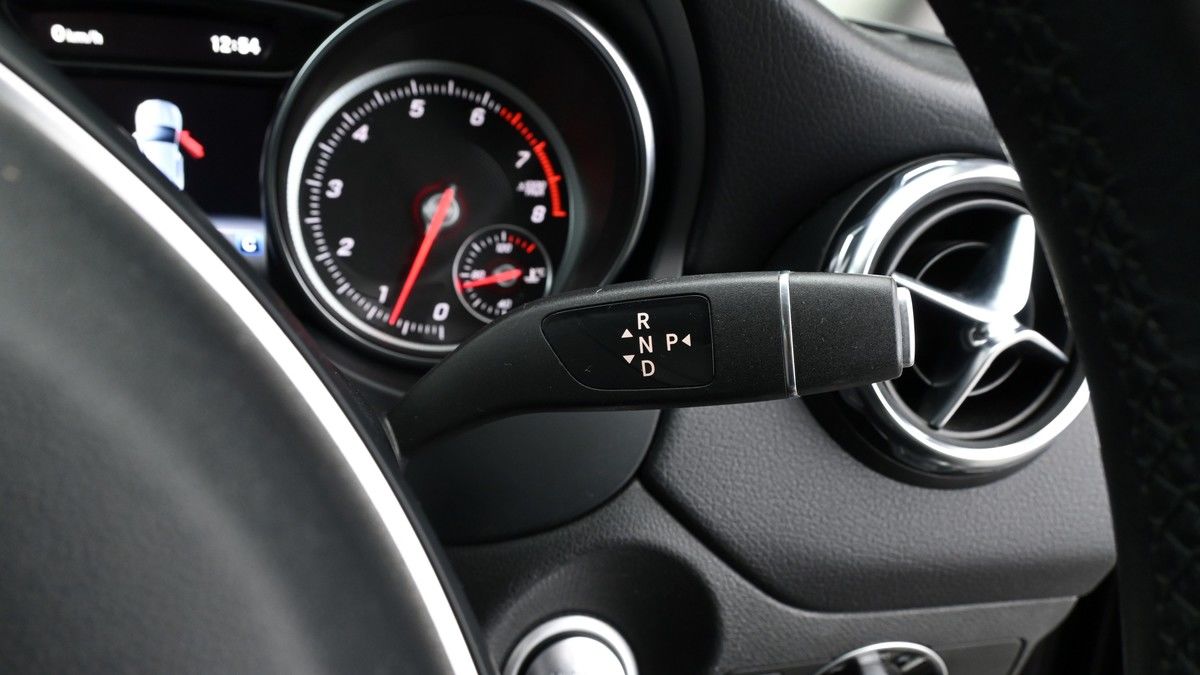 Mercedes-Benz GLA Image 2