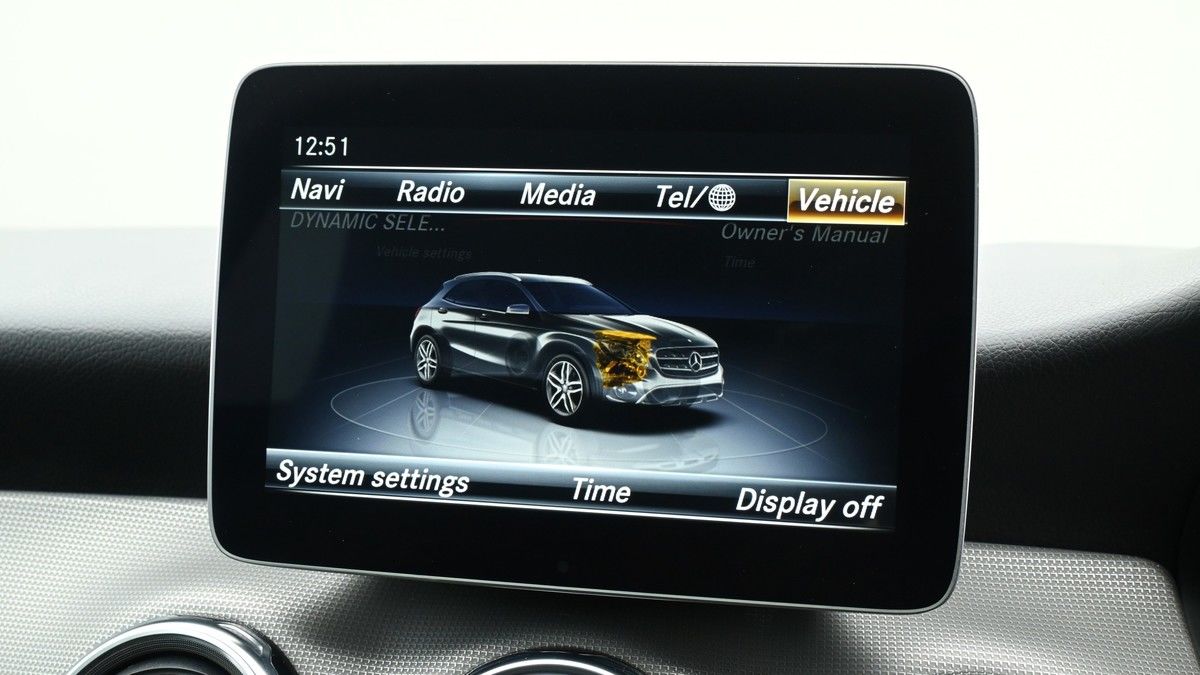 Mercedes-Benz GLA Image 11