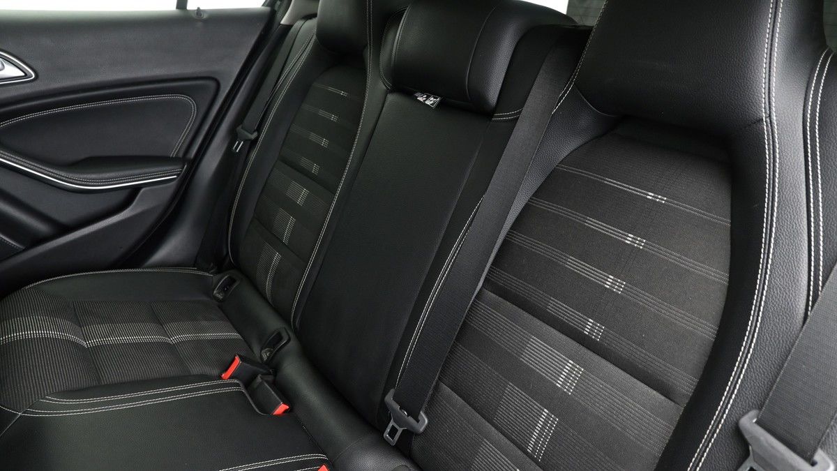 Mercedes-Benz GLA Image 5