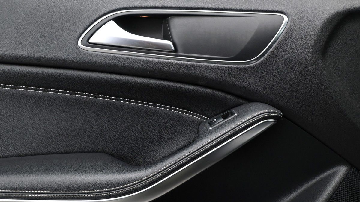 Mercedes-Benz GLA Image 13