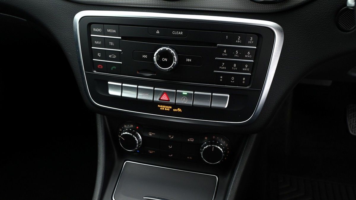 Mercedes-Benz GLA Image 12