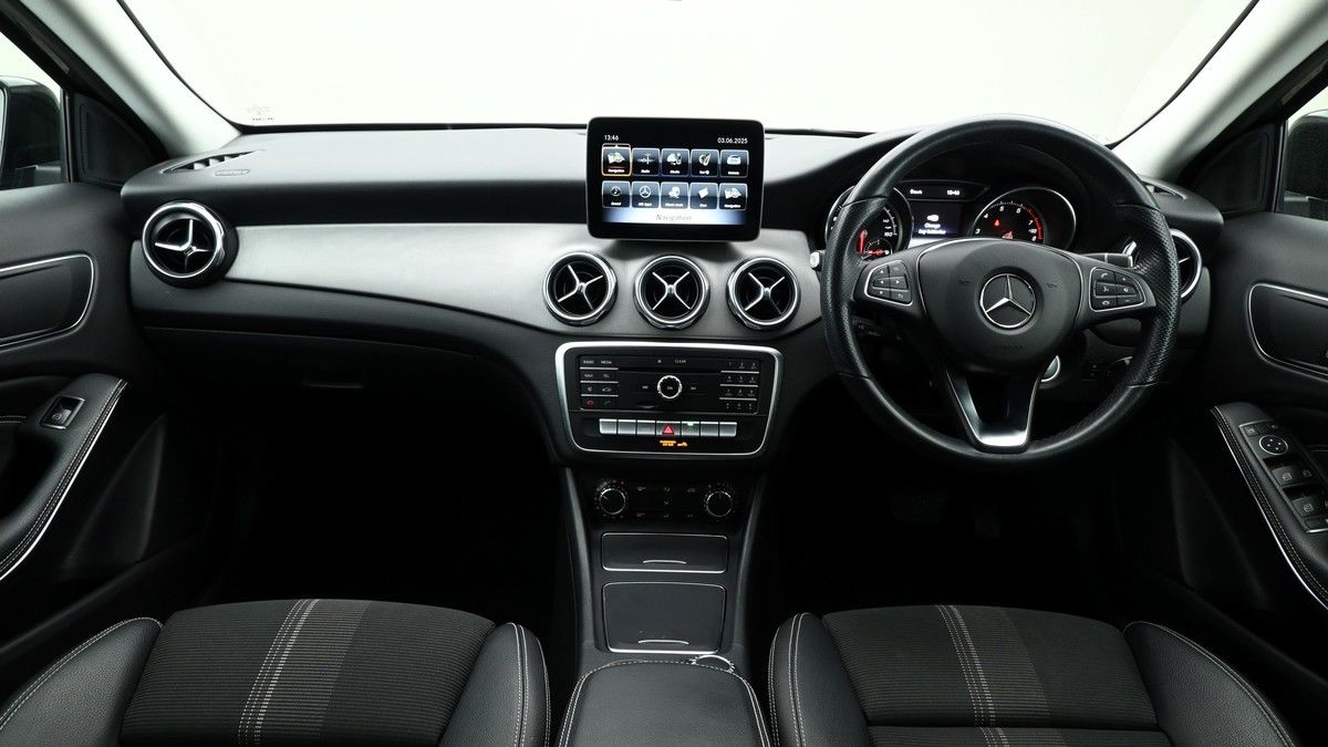 Mercedes-Benz GLA Image 14
