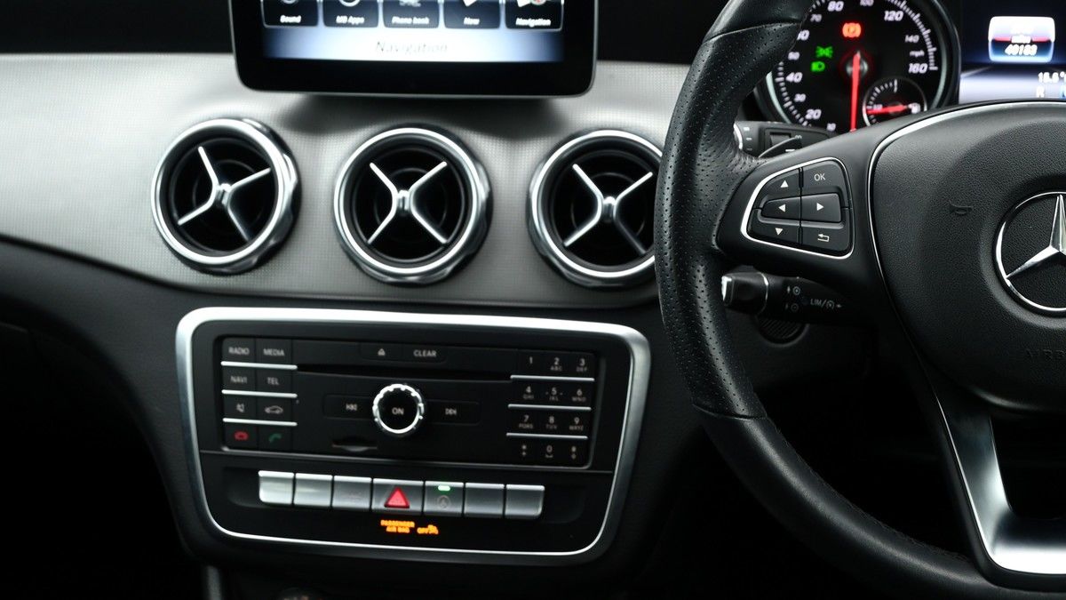 Mercedes-Benz GLA Image 15