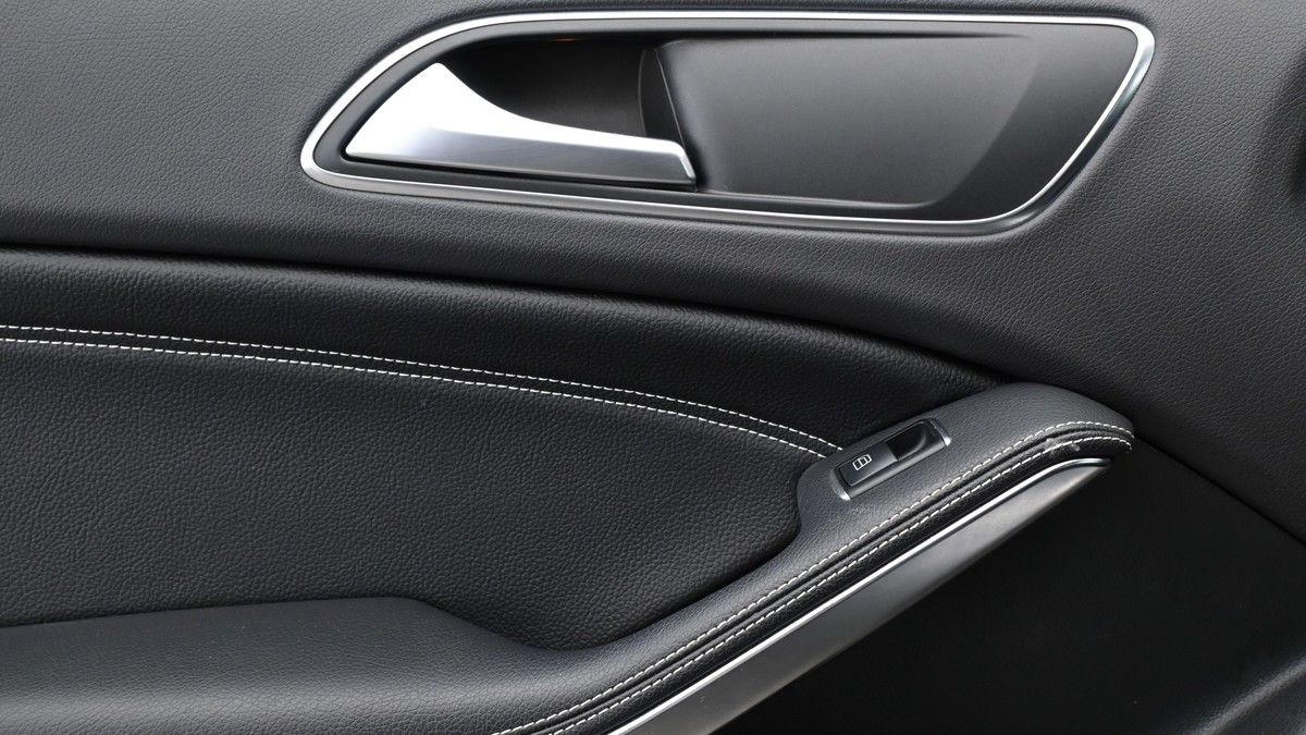 Mercedes-Benz GLA Image 13