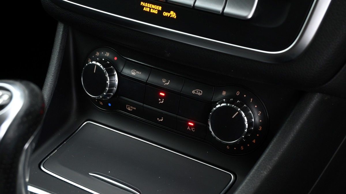 Mercedes-Benz GLA Image 11