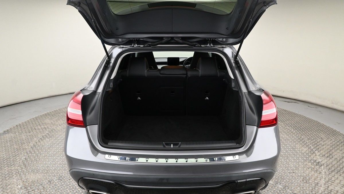 Mercedes-Benz GLA Image 9