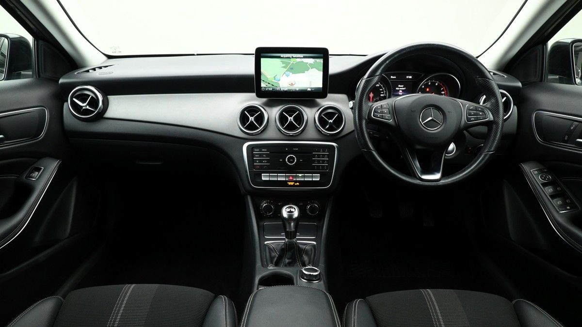 Mercedes-Benz GLA Image 13
