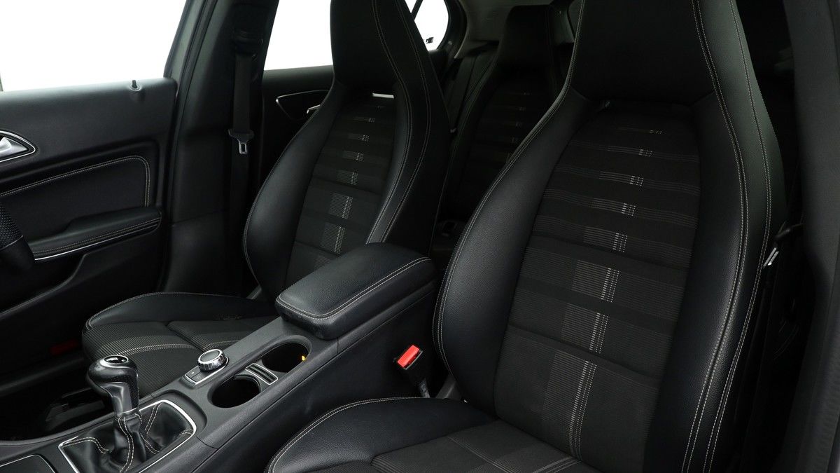 Mercedes-Benz GLA Image 3