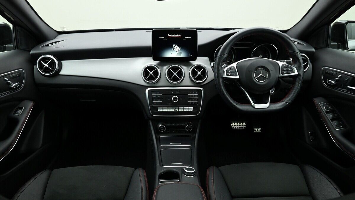 Mercedes-Benz GLA Image 14