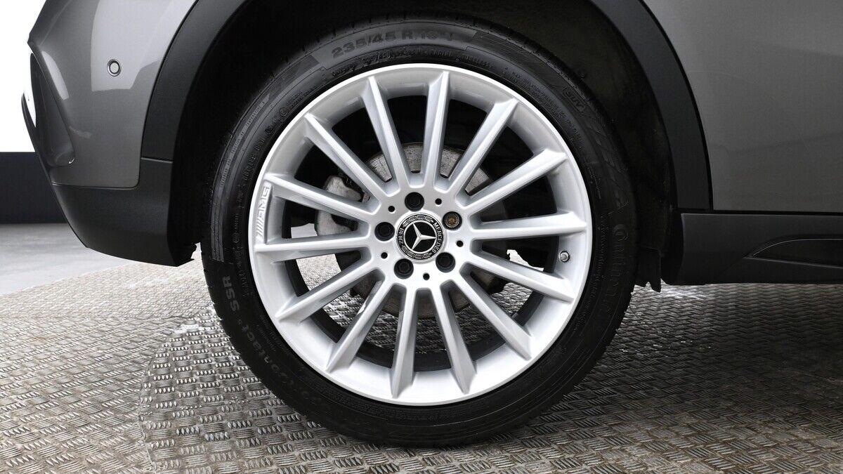 Mercedes-Benz GLA Image 9