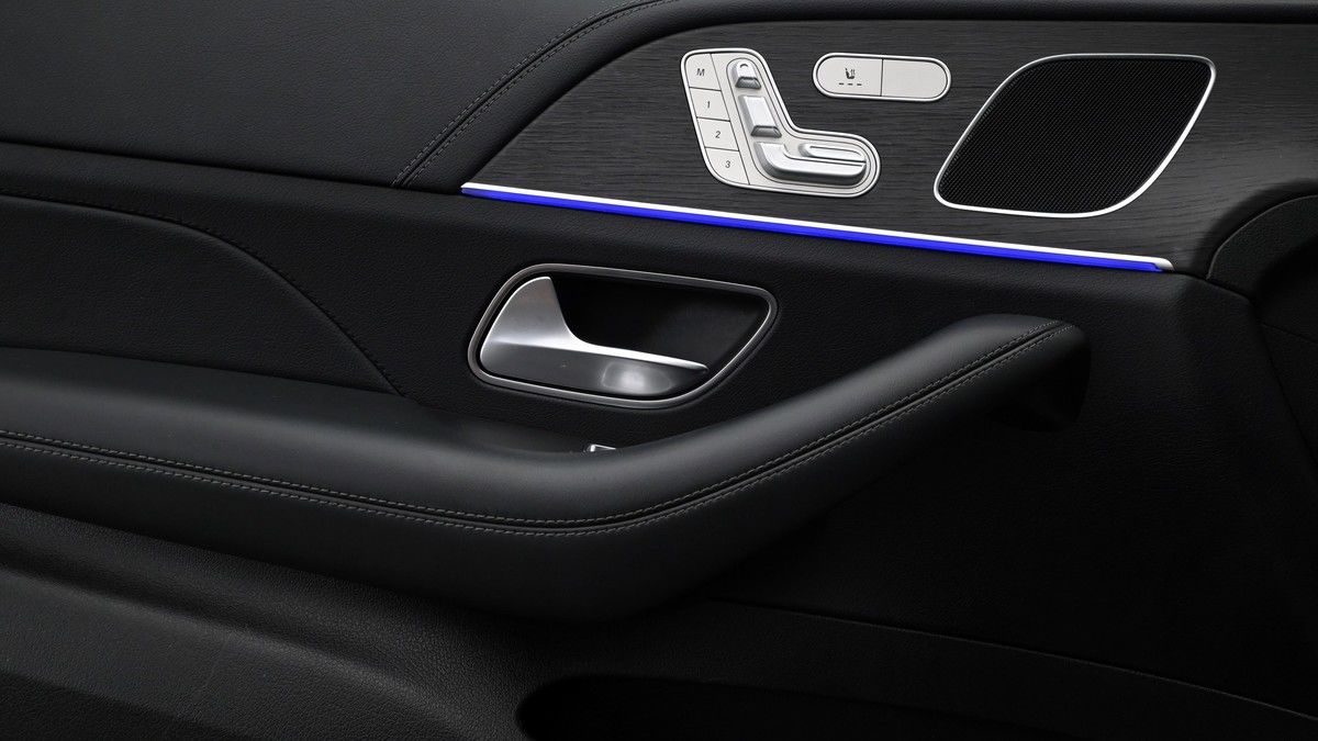 Mercedes-Benz GLE Image 12