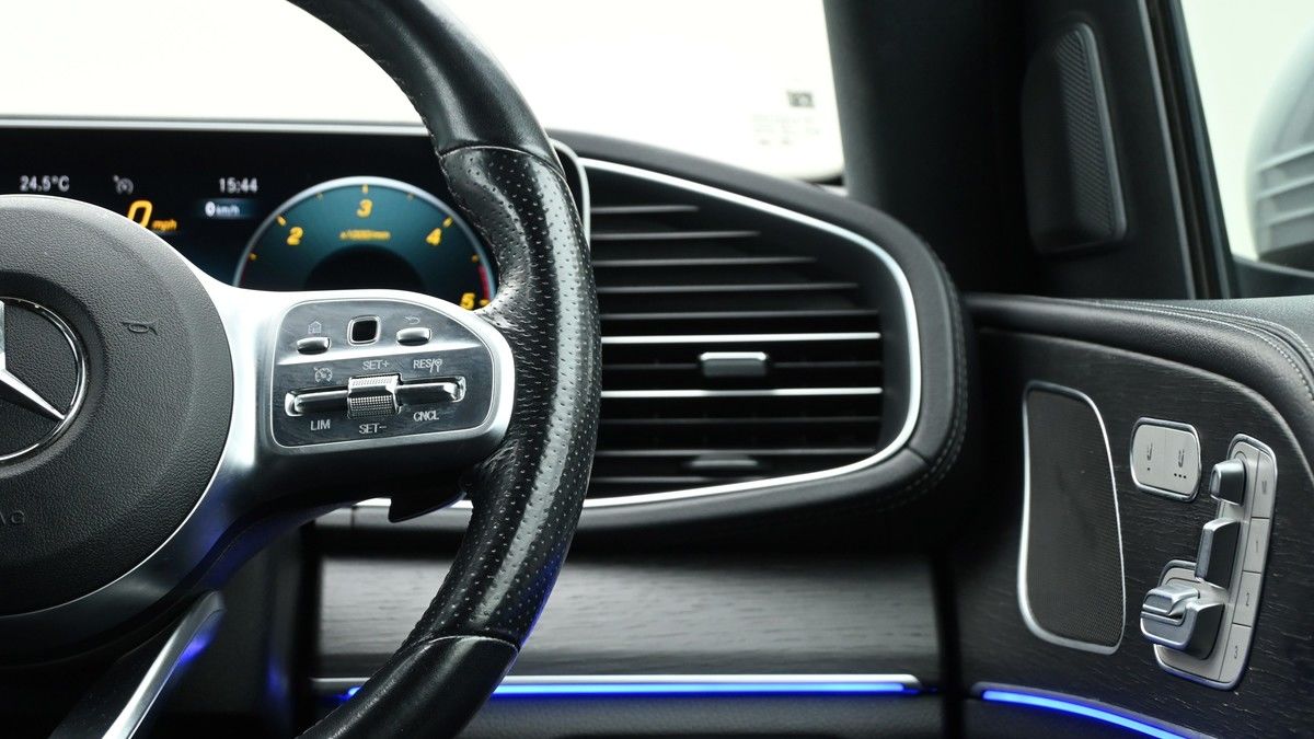 Mercedes-Benz GLE Image 16