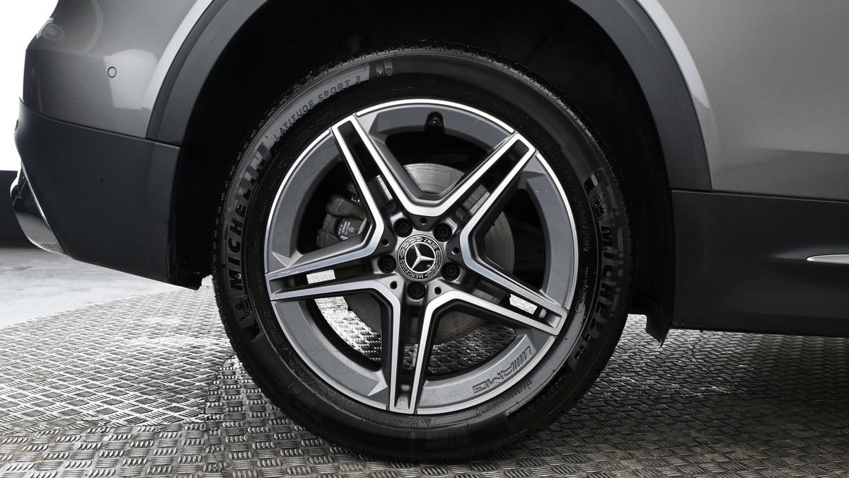 Mercedes-Benz GLB Image 9