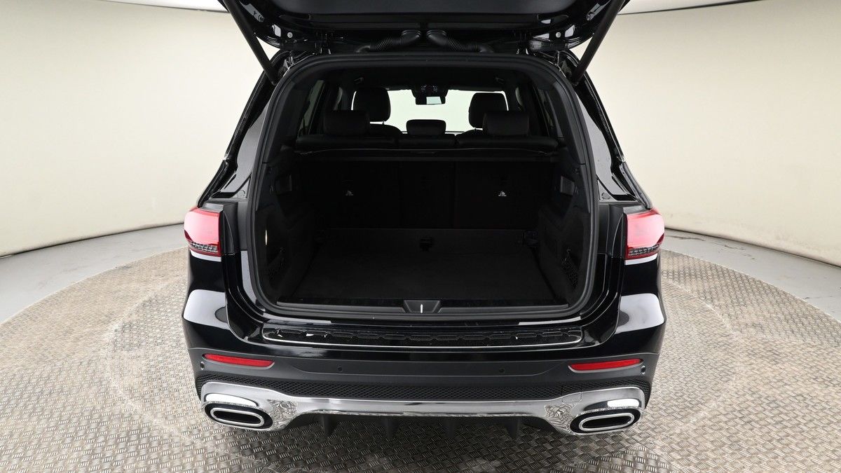 Mercedes-Benz GLB Image 10