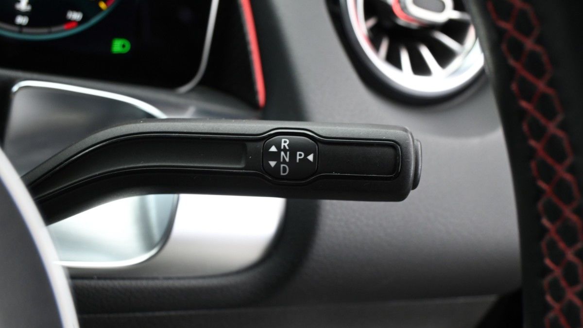 Mercedes-Benz GLB Image 2