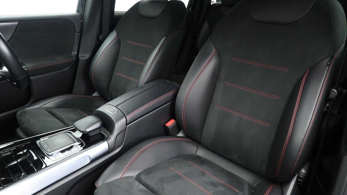 Mercedes-Benz GLB Image 4