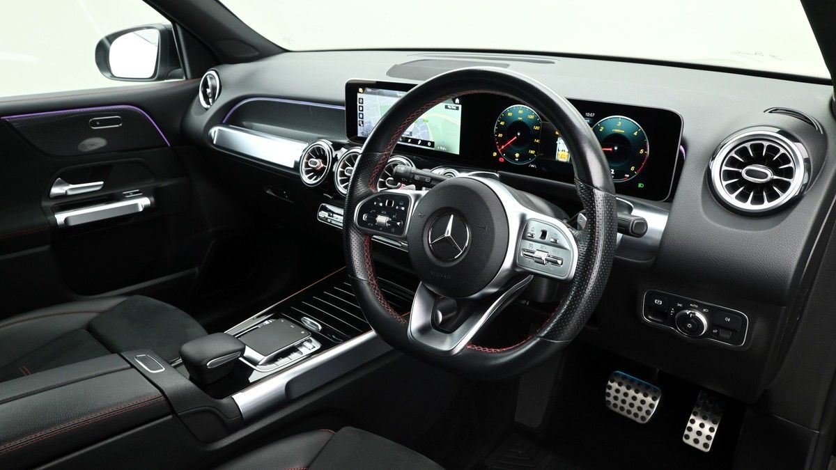 Mercedes-Benz GLB Image 3
