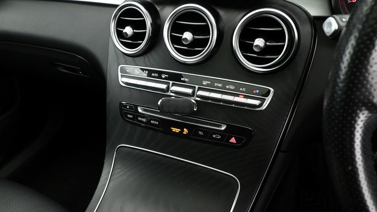 Mercedes-Benz GLC Image 12