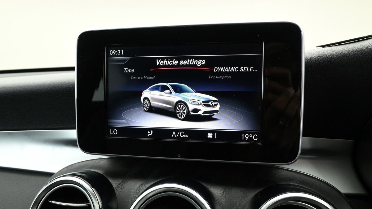 Mercedes-Benz GLC Image 11
