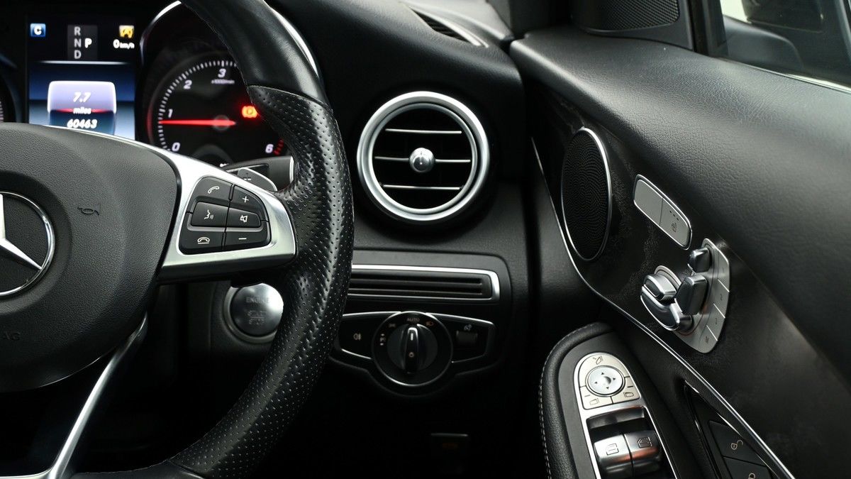 Mercedes-Benz GLC Image 16