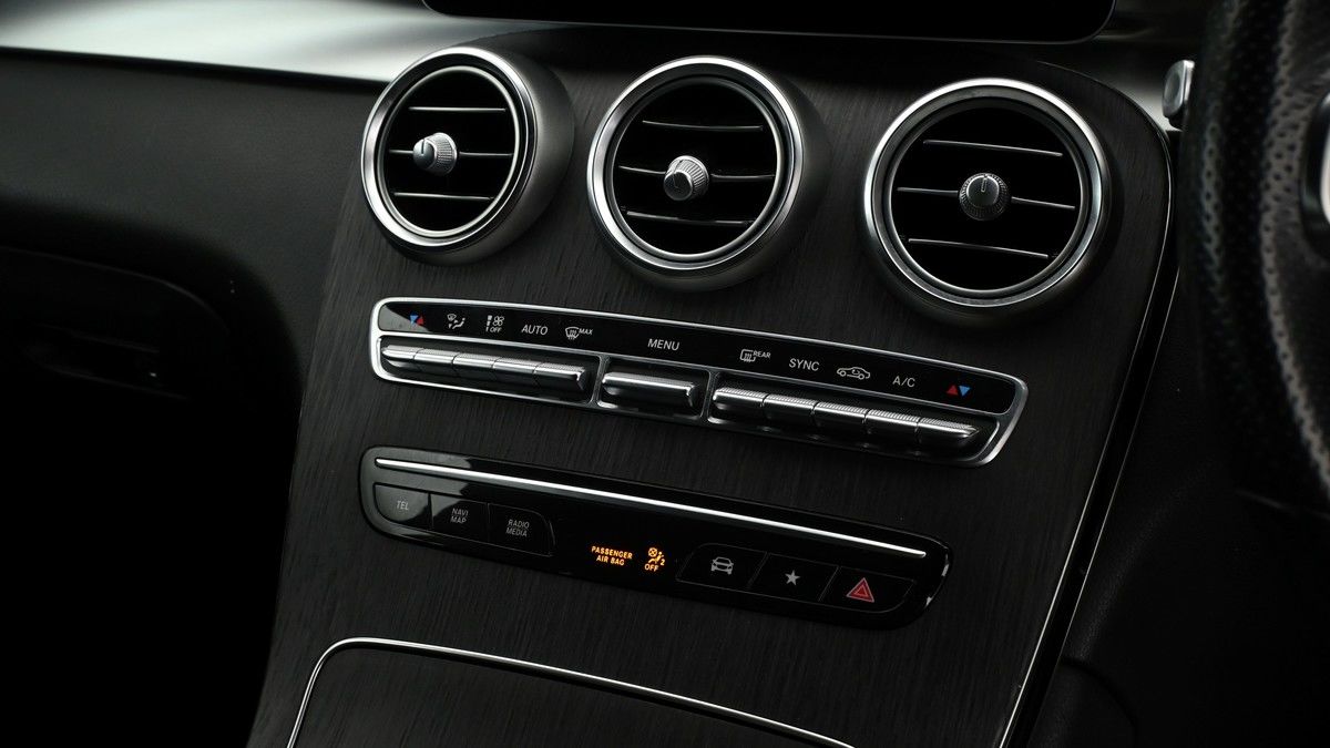 Mercedes-Benz GLC Image 12