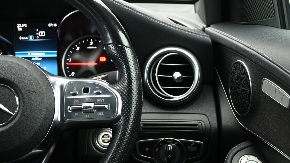 Mercedes-Benz GLC Image 16