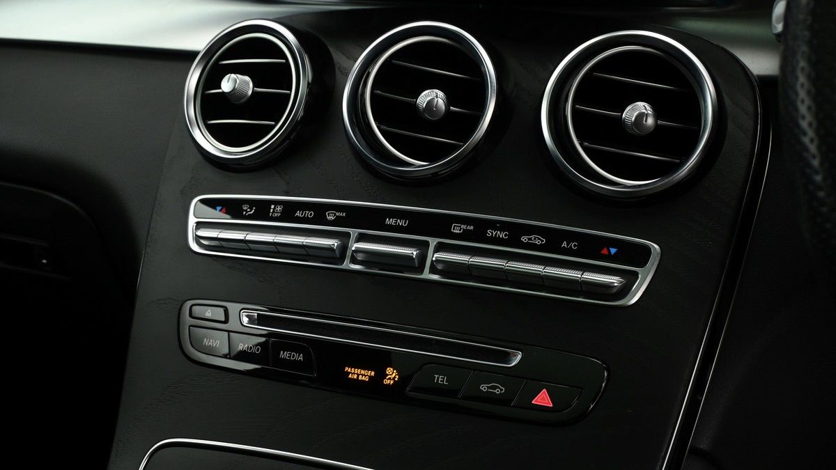 Mercedes-Benz GLC Image 12