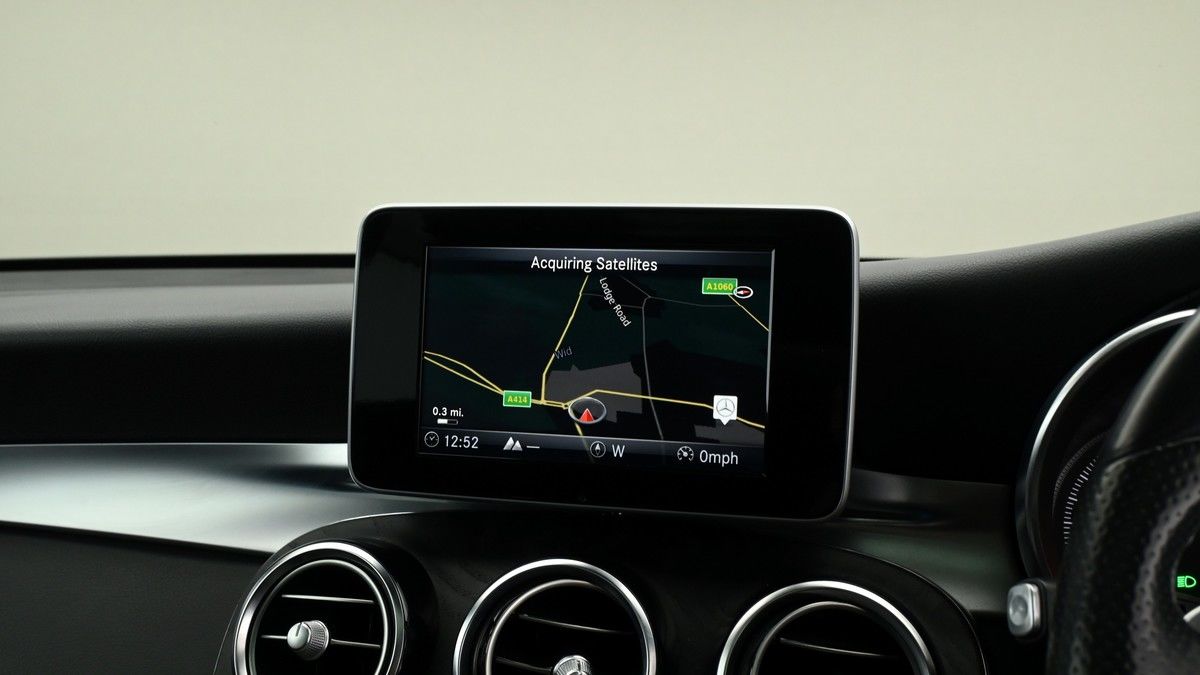 Mercedes-Benz GLC Image 11