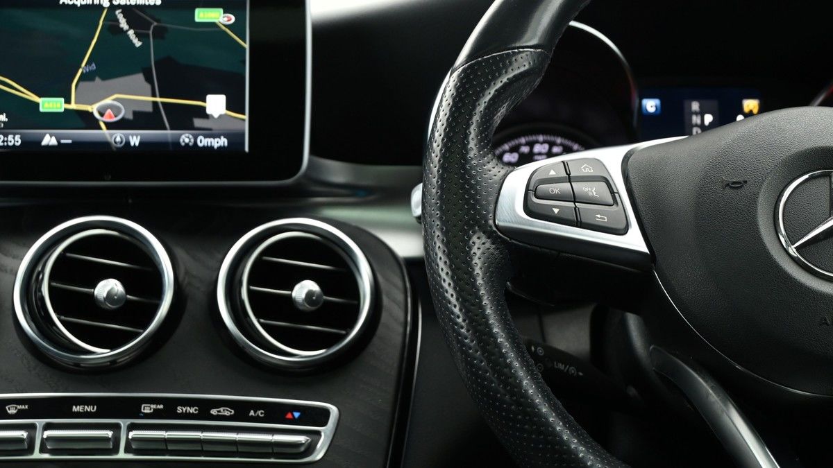 Mercedes-Benz GLC Image 15