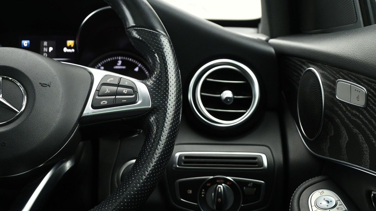 Mercedes-Benz GLC Image 16