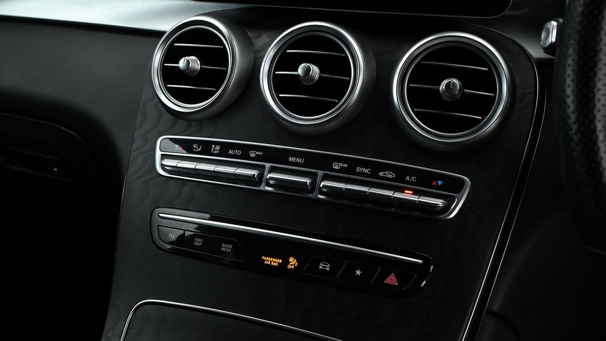Mercedes-Benz GLC Image 11