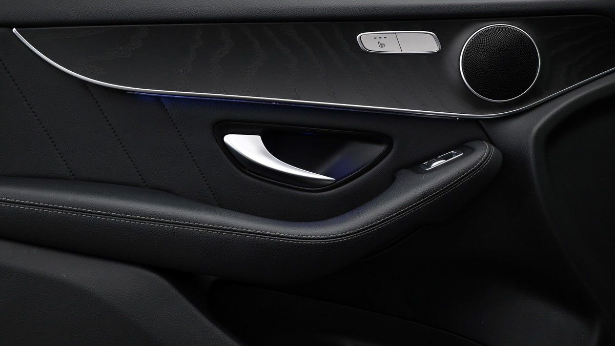 Mercedes-Benz GLC Image 12