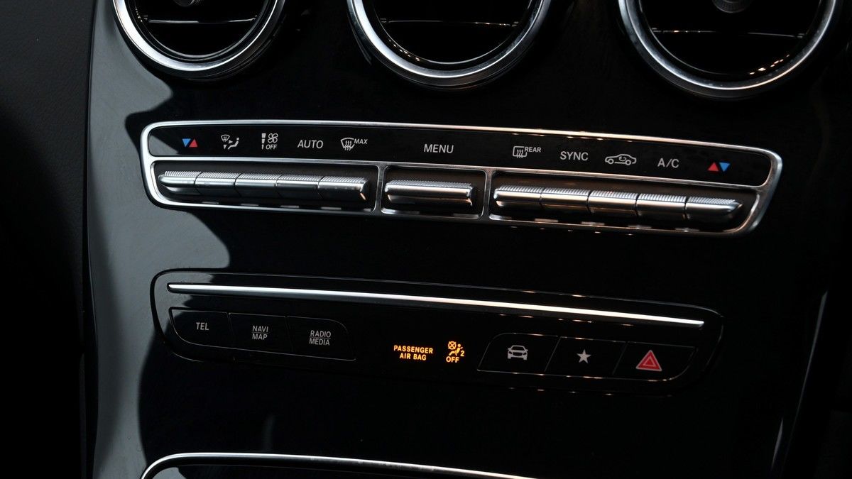 Mercedes-Benz GLC Image 12