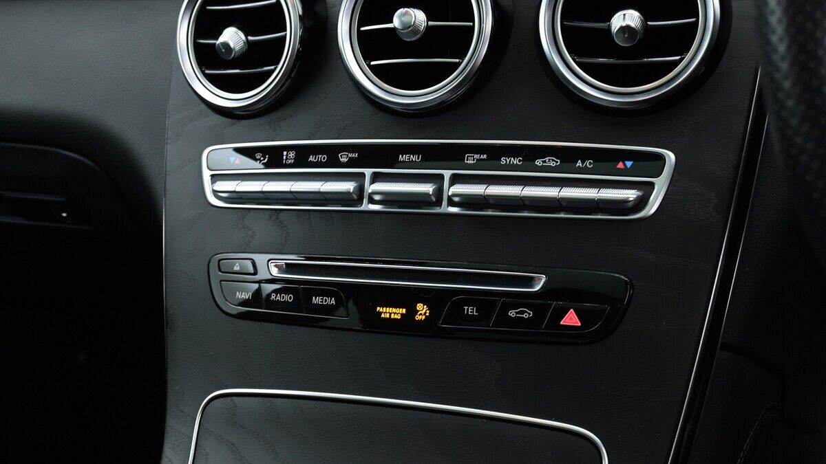 Mercedes-Benz GLC Image 12