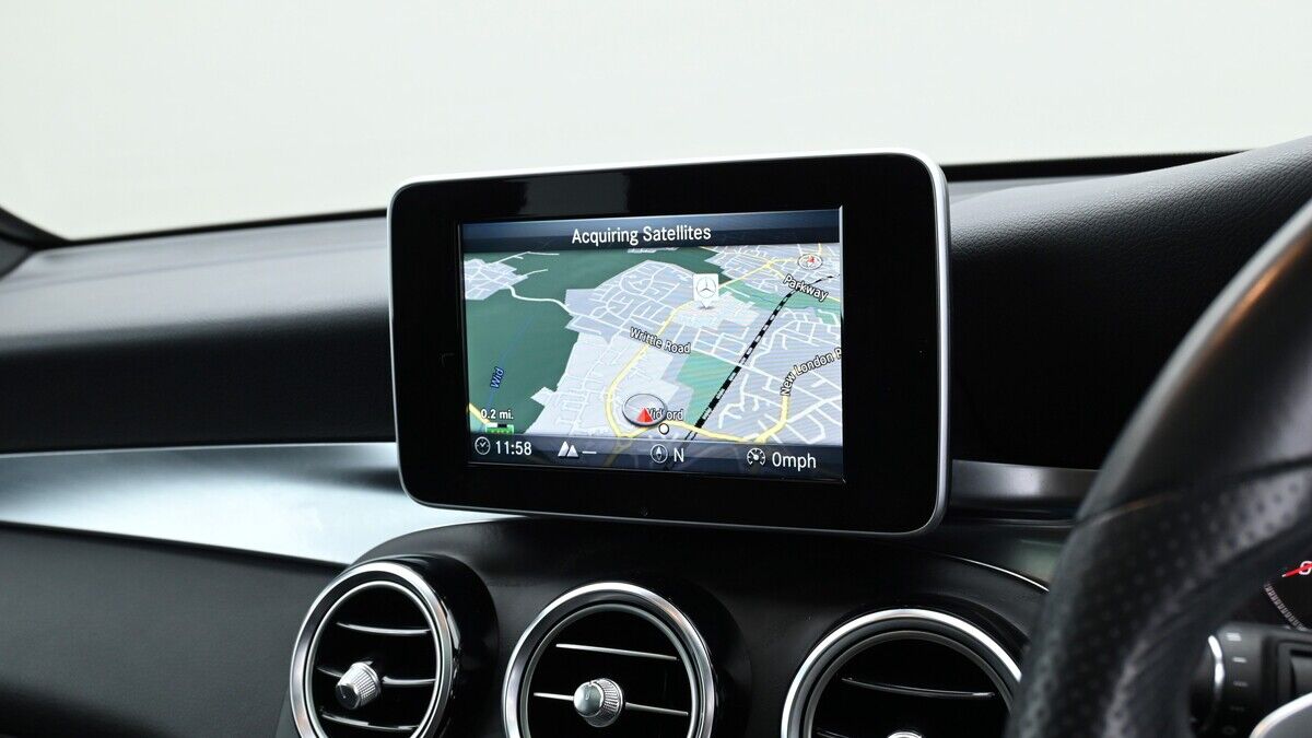 Mercedes-Benz GLC Image 11