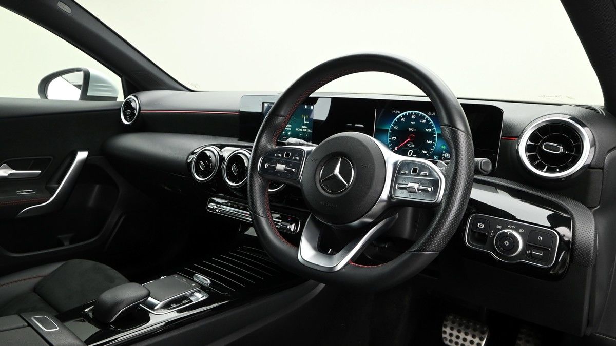 Mercedes-Benz A Class Image 3