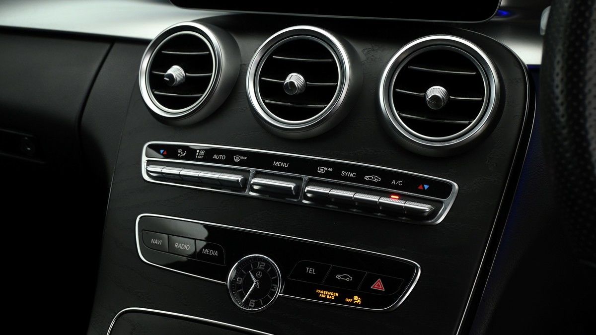 Mercedes-Benz C Class Image 11