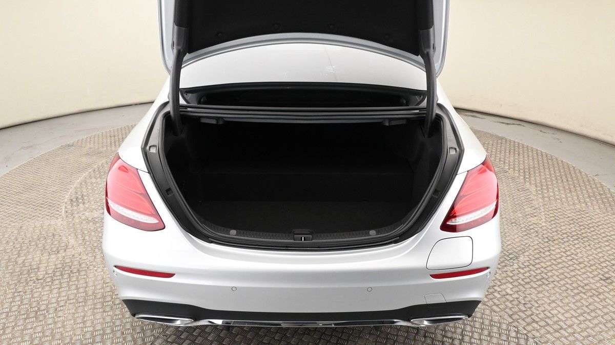 Mercedes-Benz E Class Image 9