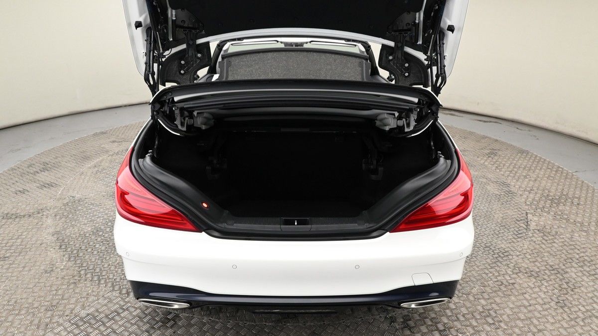 Mercedes-Benz SL Image 9