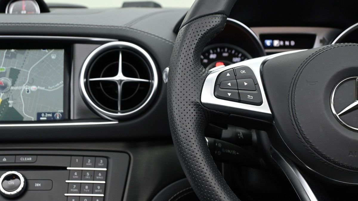 Mercedes-Benz SL Image 14