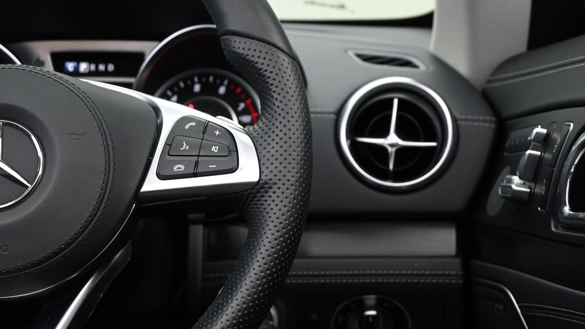 Mercedes-Benz SL Image 15