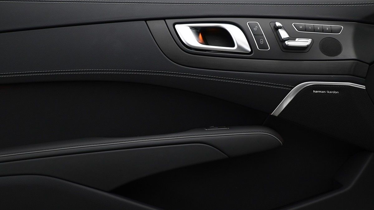 Mercedes-Benz SL Image 12