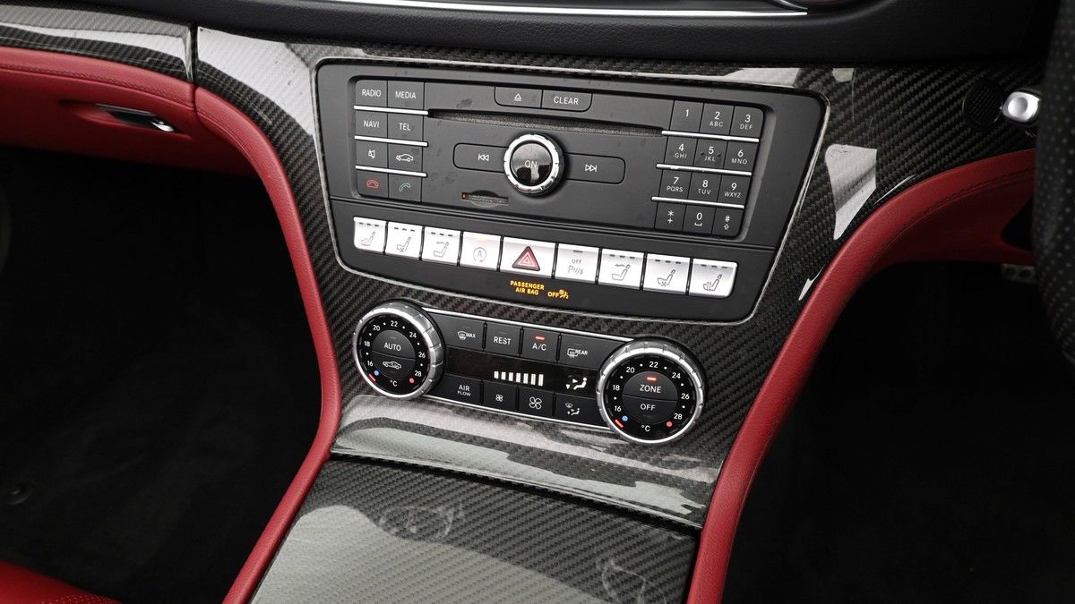 Mercedes-Benz SL Image 12
