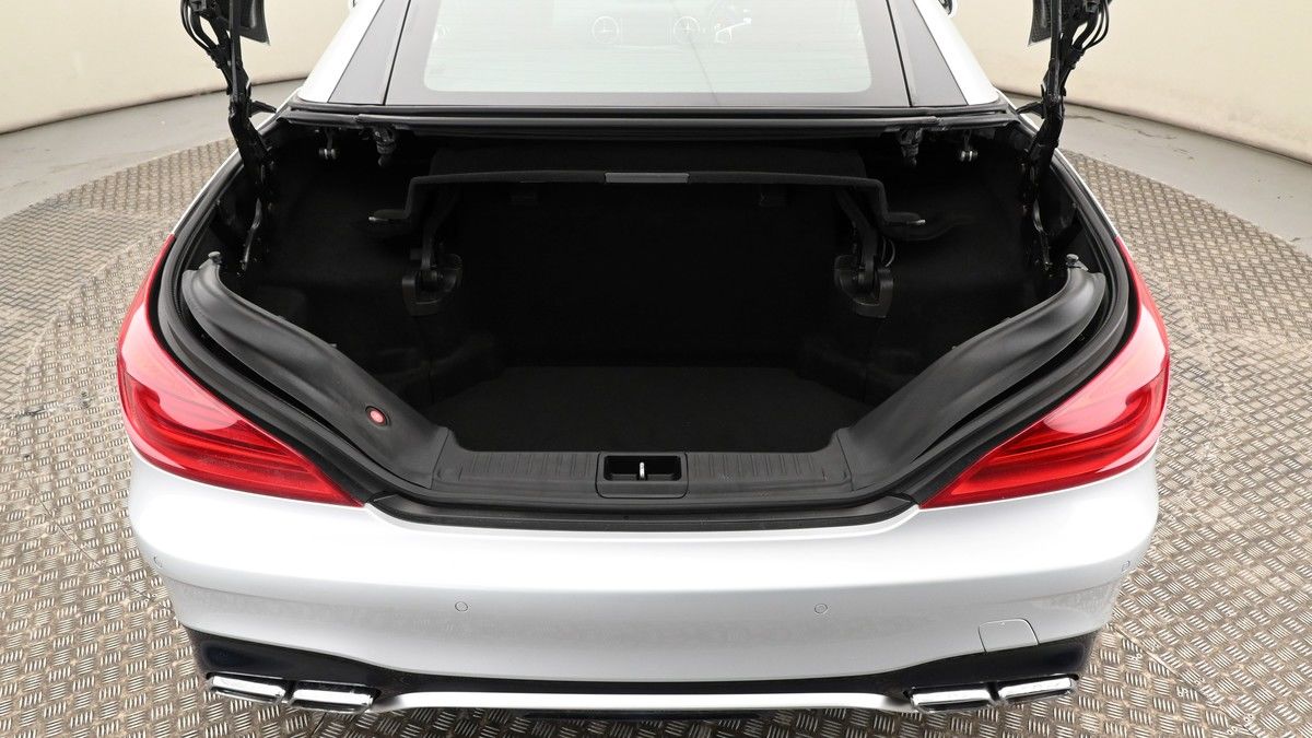 Mercedes-Benz SL Image 10