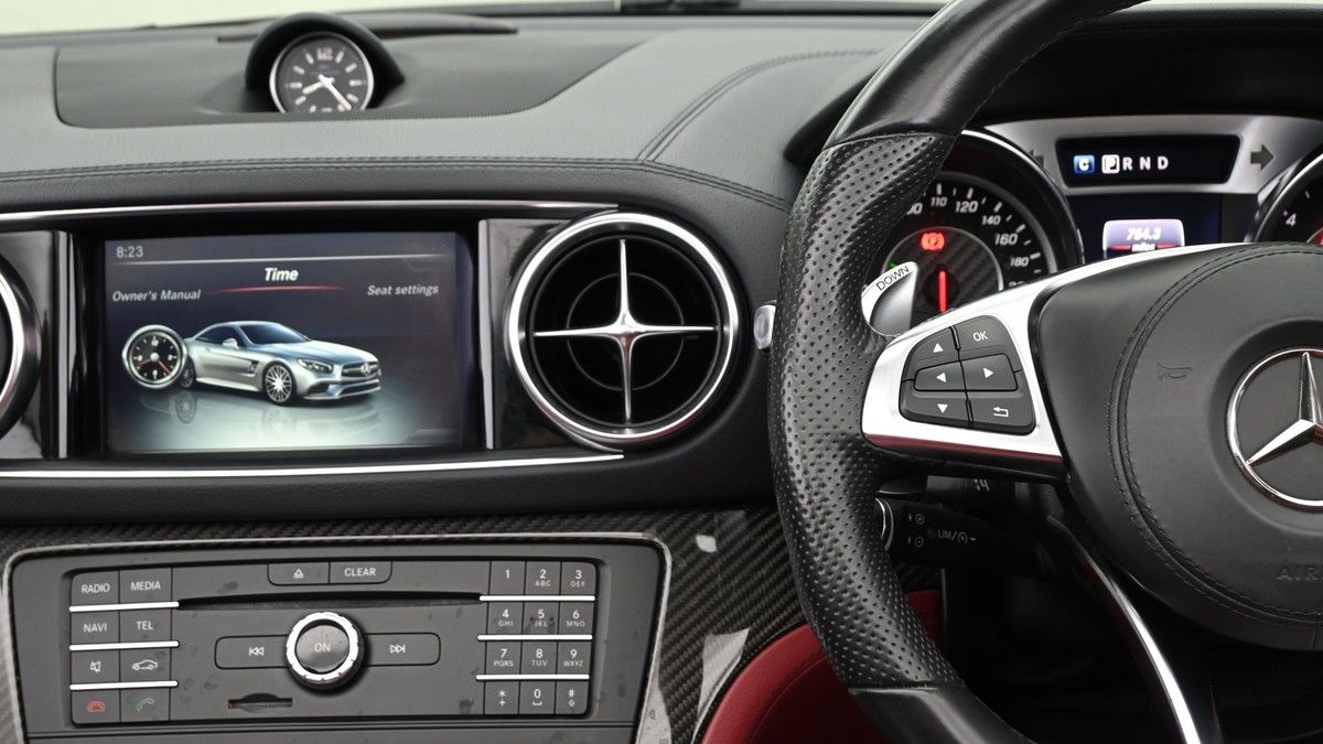 Mercedes-Benz SL Image 15