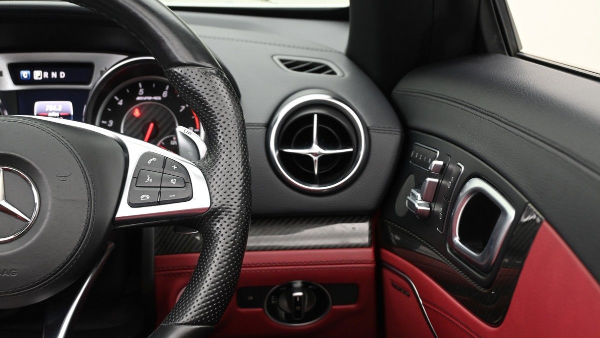 Mercedes-Benz SL Image 16