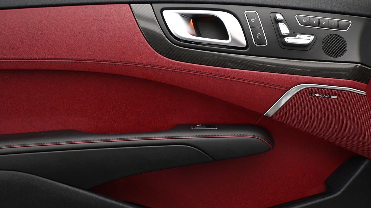 Mercedes-Benz SL Image 13