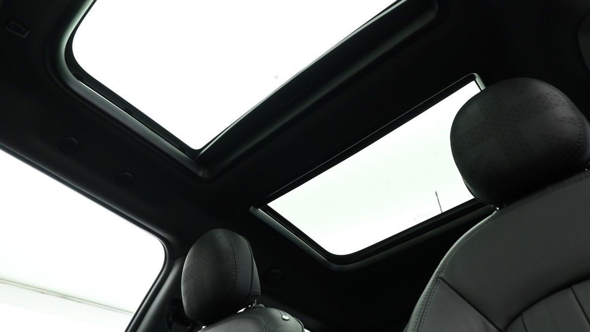 MINI Hatch Image 2