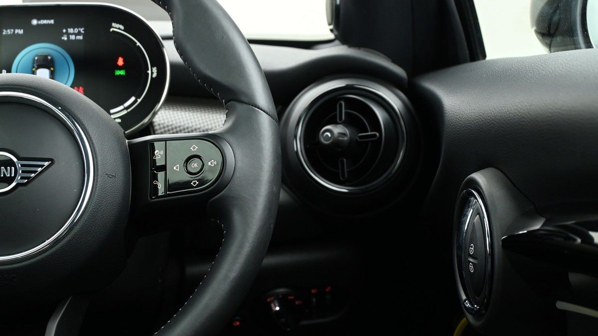 MINI Hatch Image 16